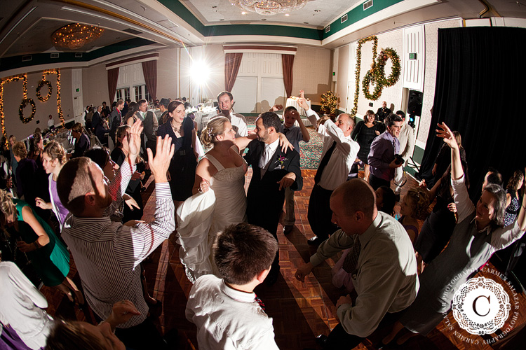 wedding-party-dances-at-reception