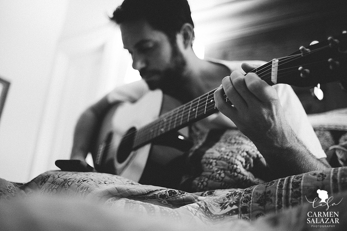 Black and white dramatic photo of musician playing guitar by Carmen Salazar in New Orleans