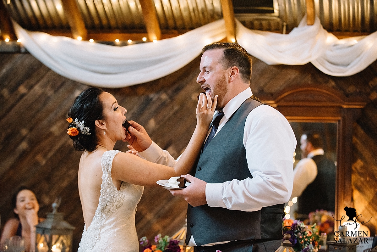 Bundt wedding cake cutting - Carmen Salazar