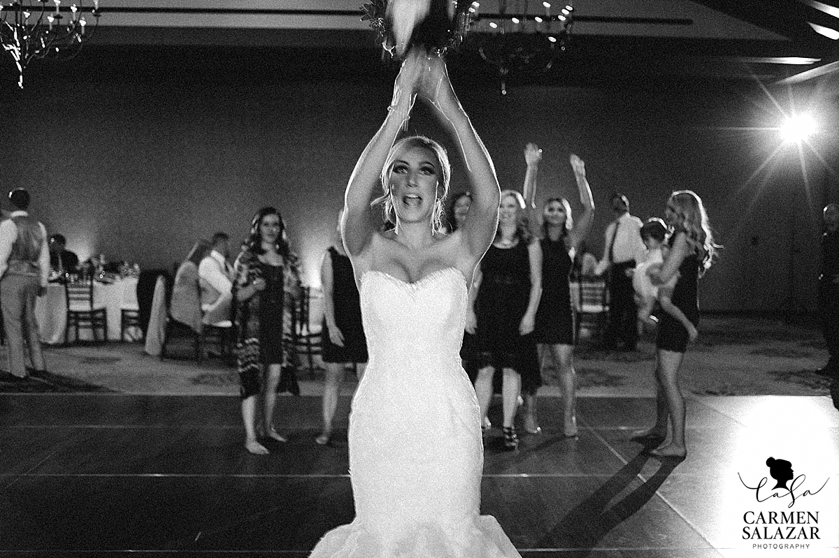 Black and white bouquet toss - Carmen Salazar