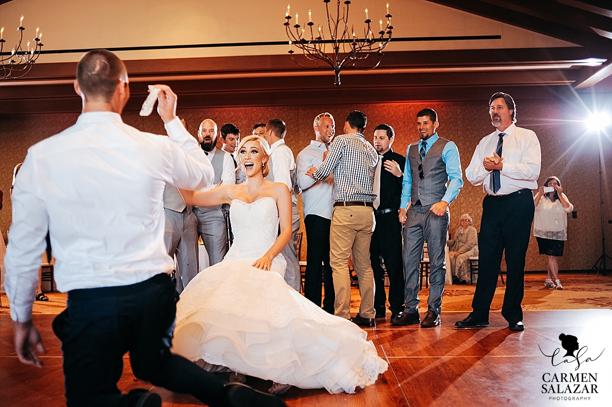 Silly garter toss reaction - Carmen Salazar