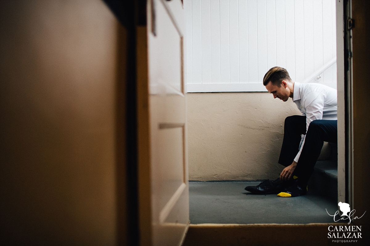 Moody groom getting ready photos - Carmen Salazar 