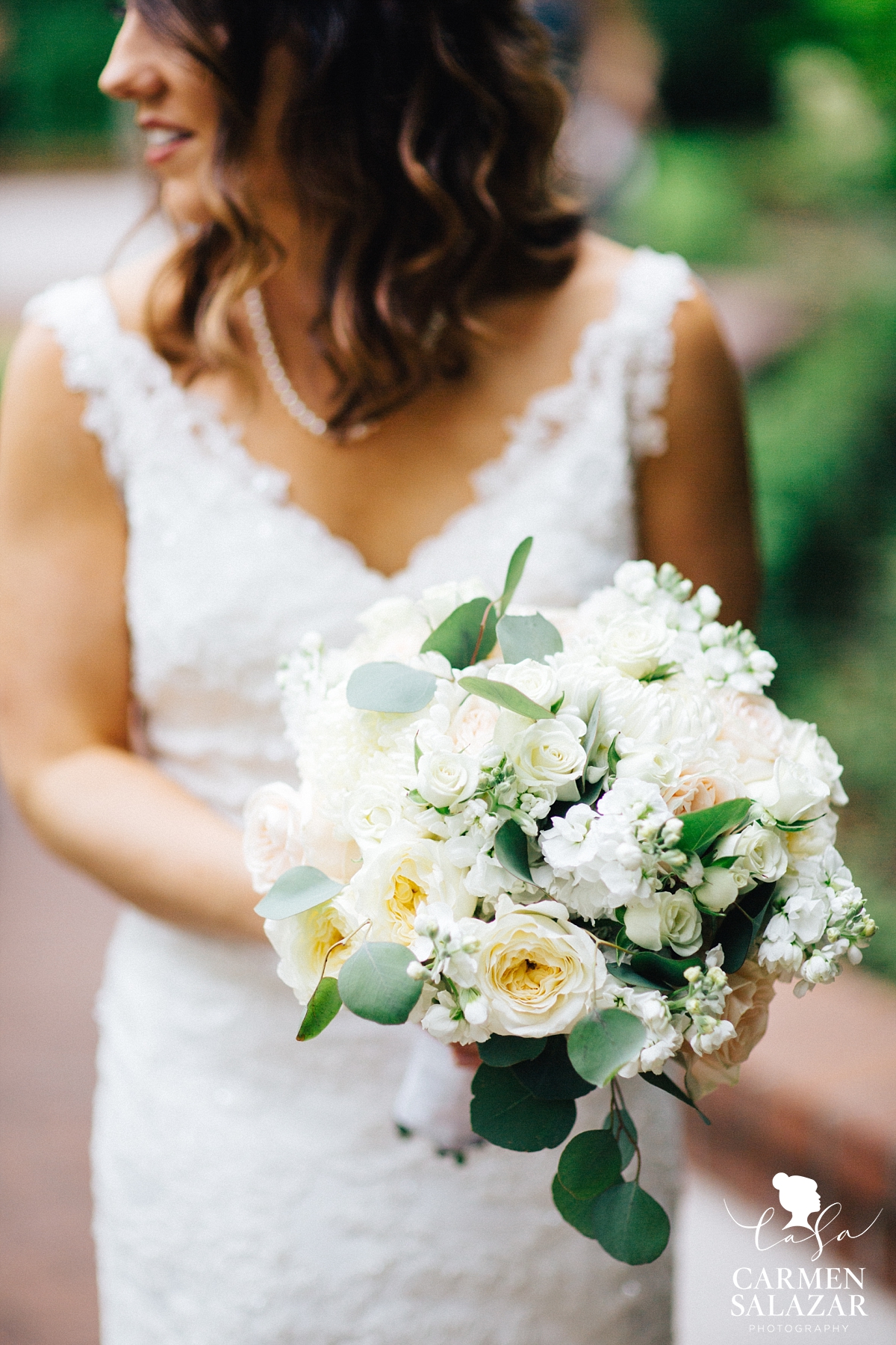 Lovely ivory and mint bridal bouquet - Carmen Salazar