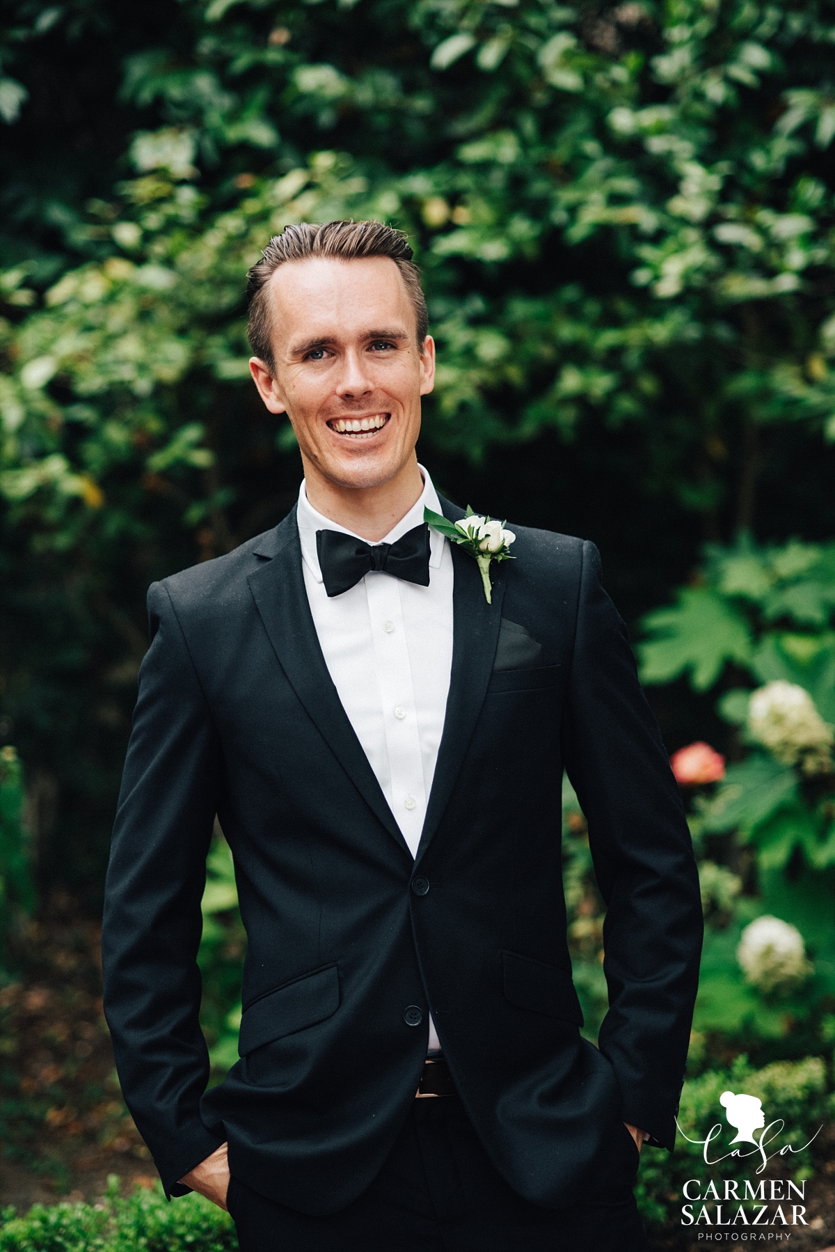 Excited groom before the ceremony - Carmen Salazar