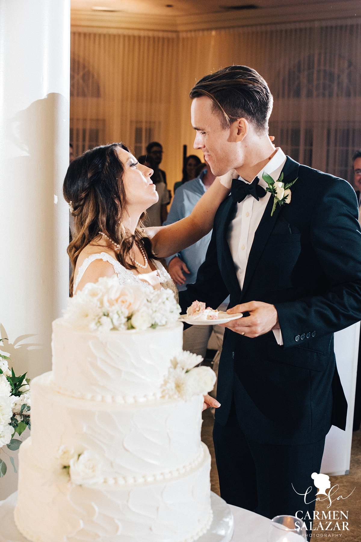 Cake cutting at Vizcaya Sacramento - Carmen Salazar