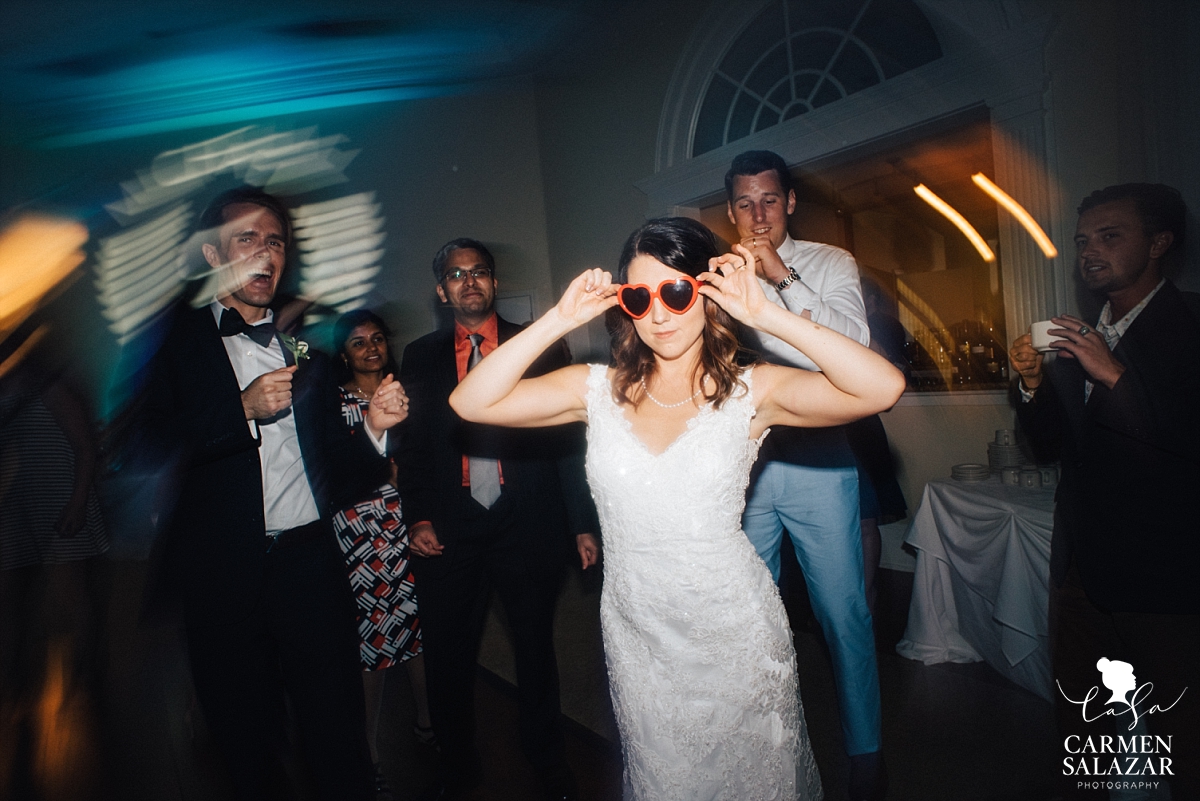 Creative wedding dancing candid photos - Carmen Salazar