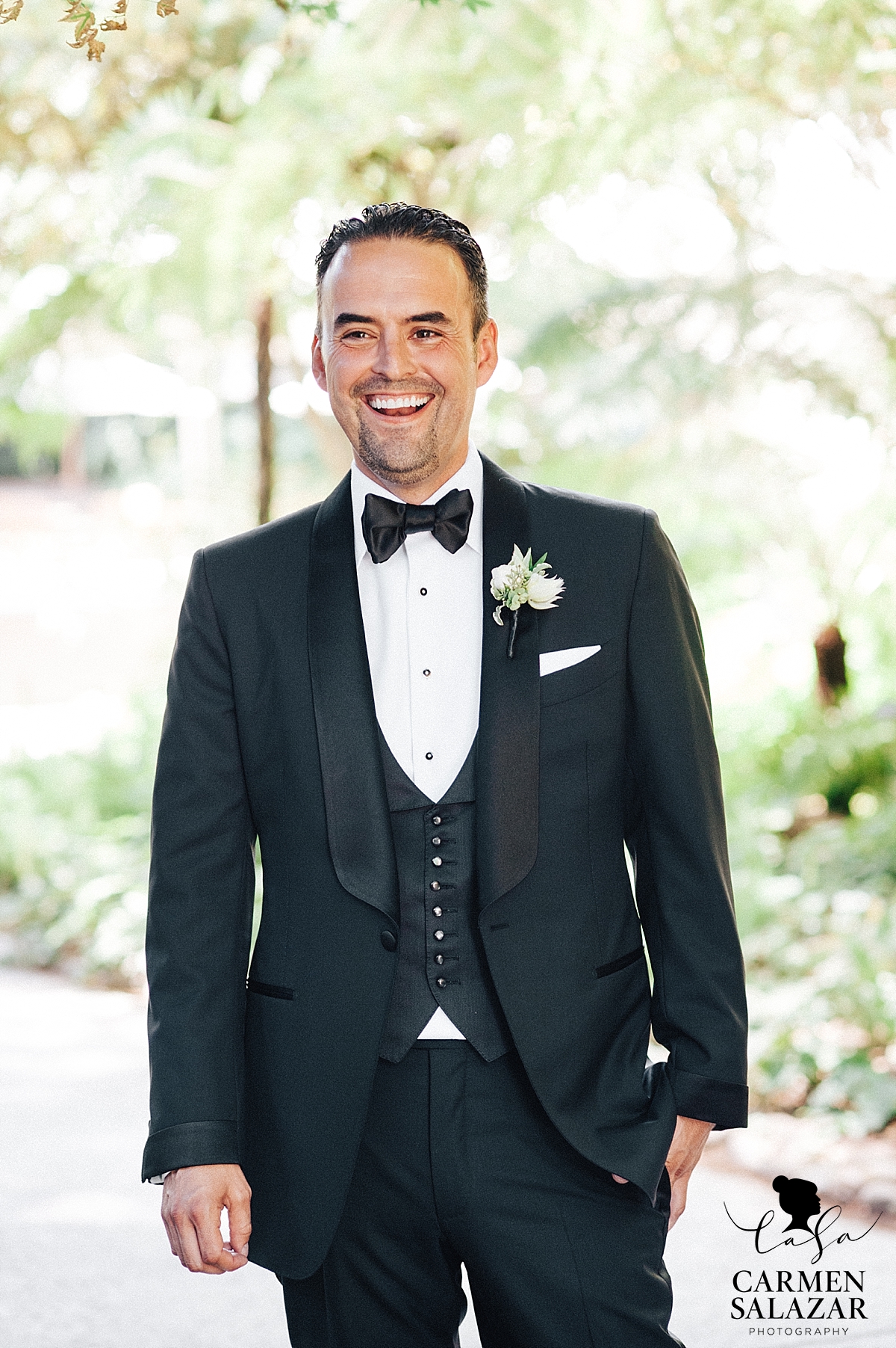 Wine & Roses groom wedding portraits - Carmen Salazar