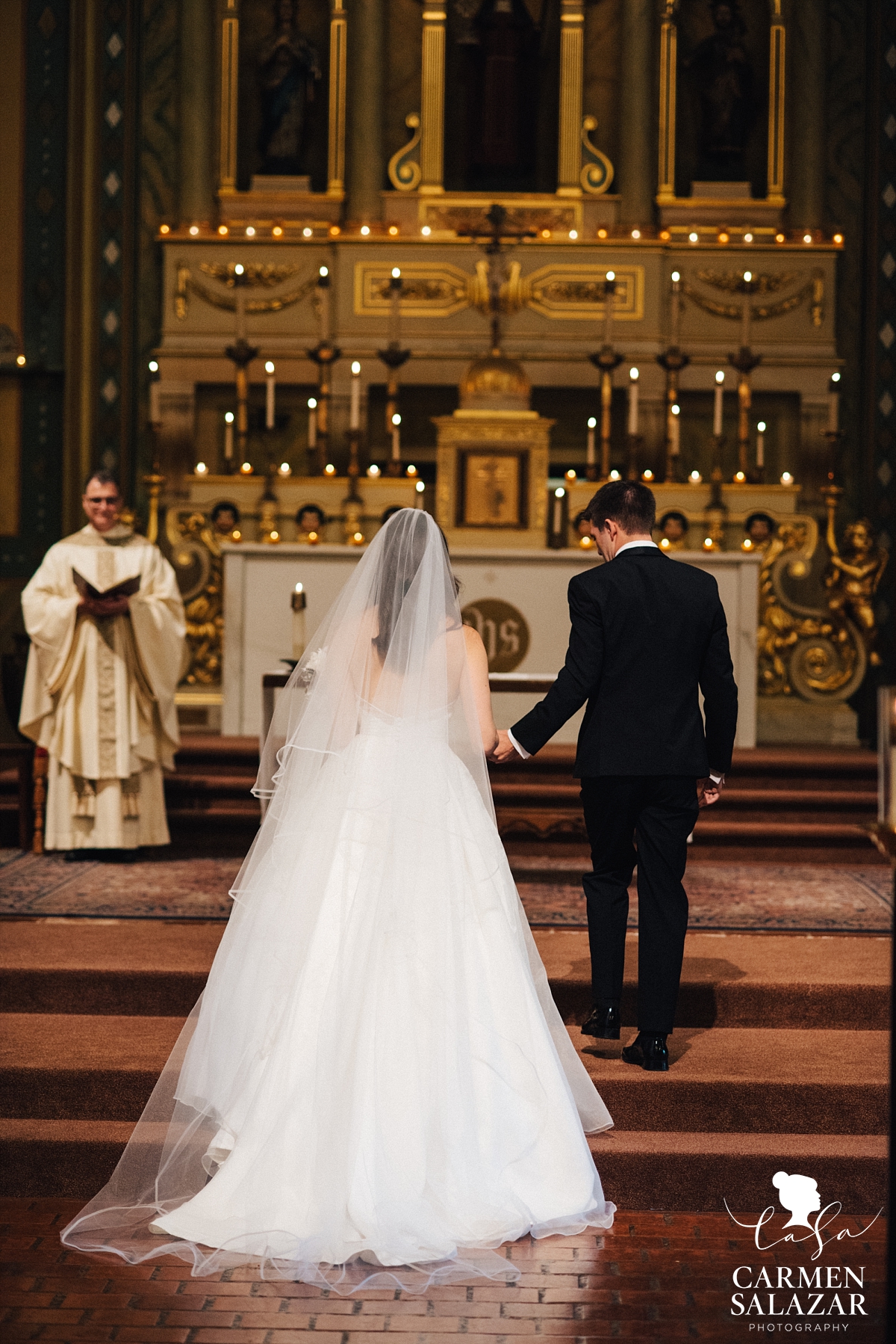 Bride arriving at wedding altar - Carmen Salazar