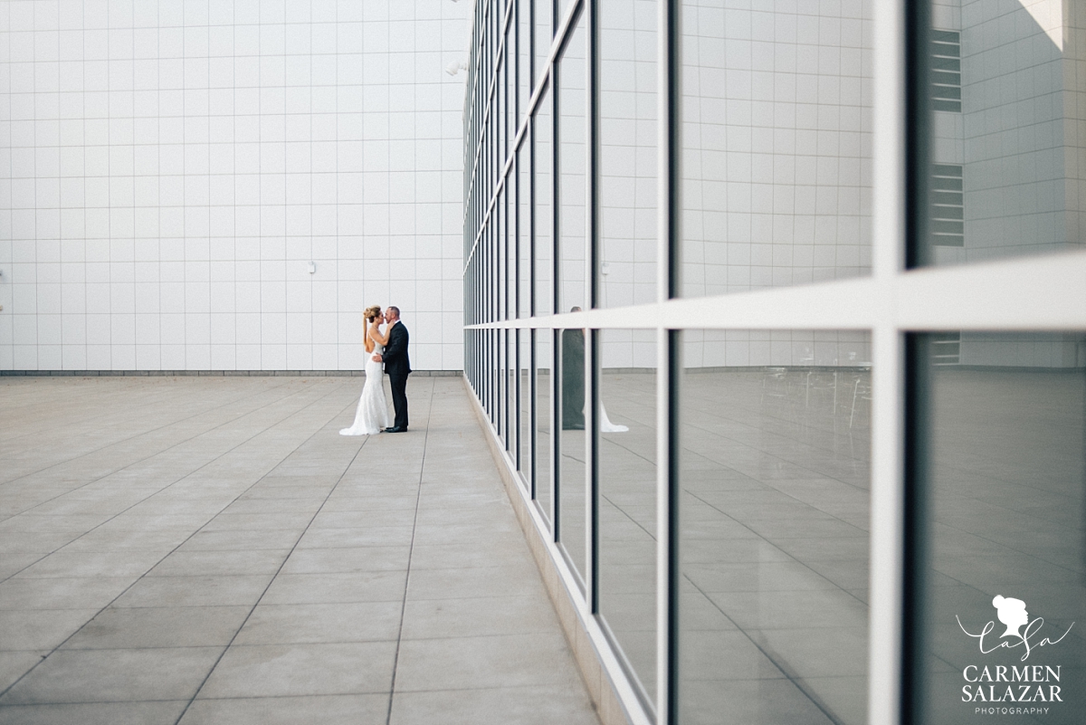 Modern art museum wedding photography - Carmen Salazar