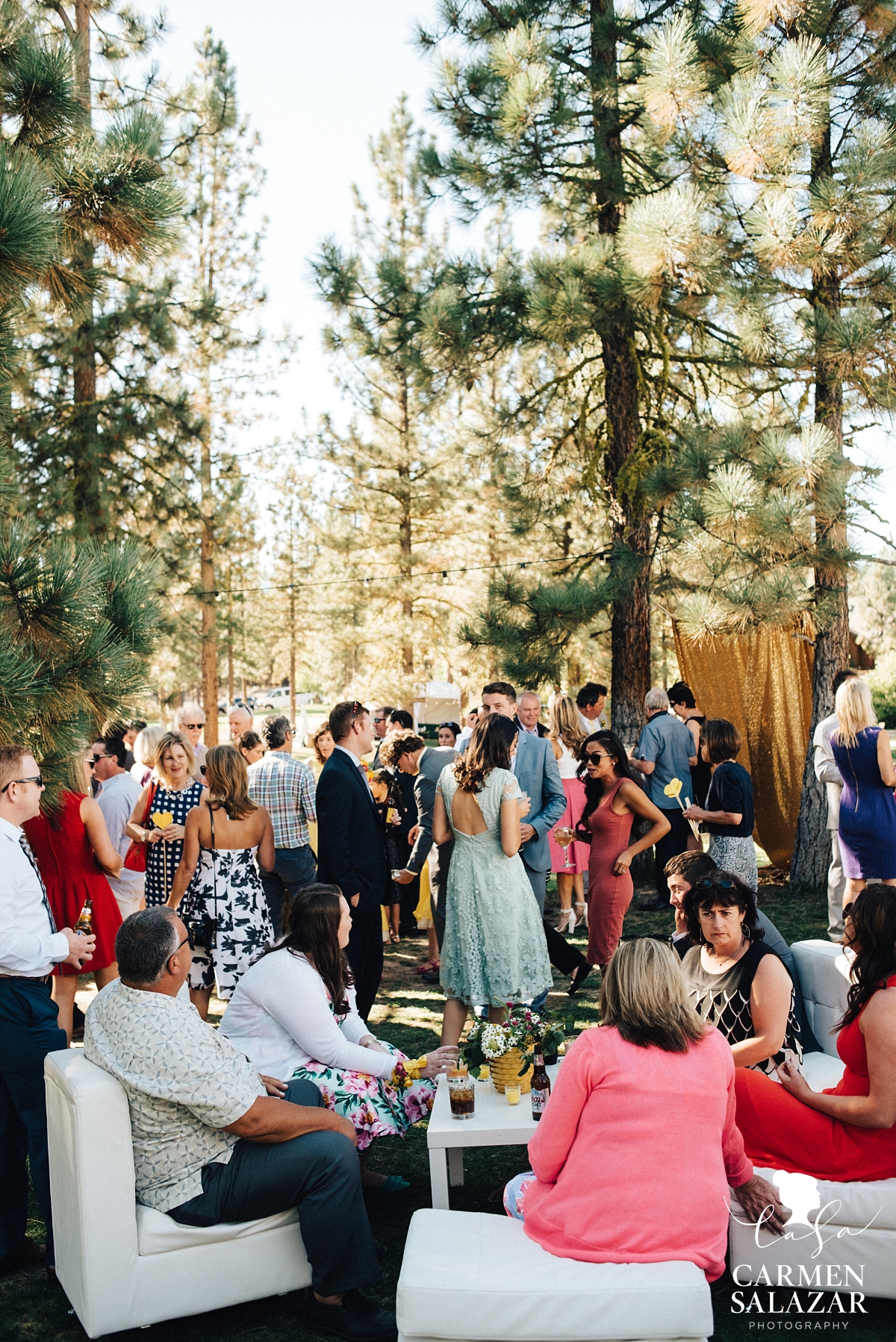 Modern outdoor cocktail hour lounge at Chalet View Lodge - Carmen Salazar