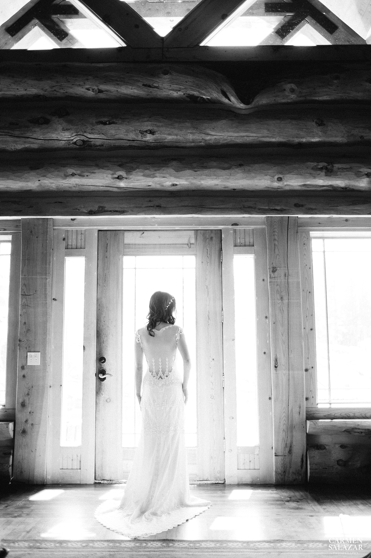 Dreamy vintage bride silhouette - Carmen Salazar