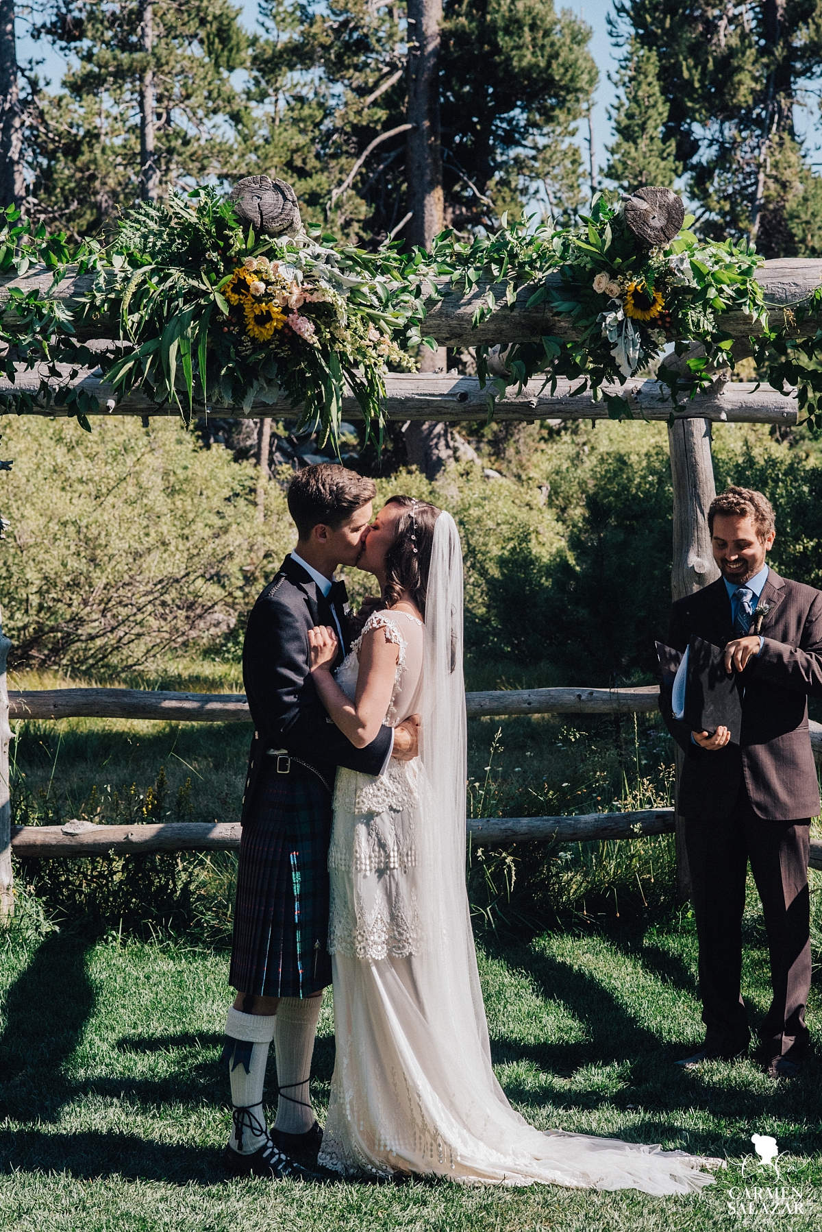 First kiss at the Hideout Scottish wedding - Carmen Salazar