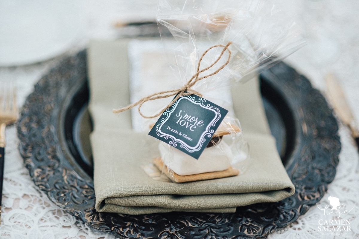 Cute alternative wedding favor inspo - Carmen Salazar