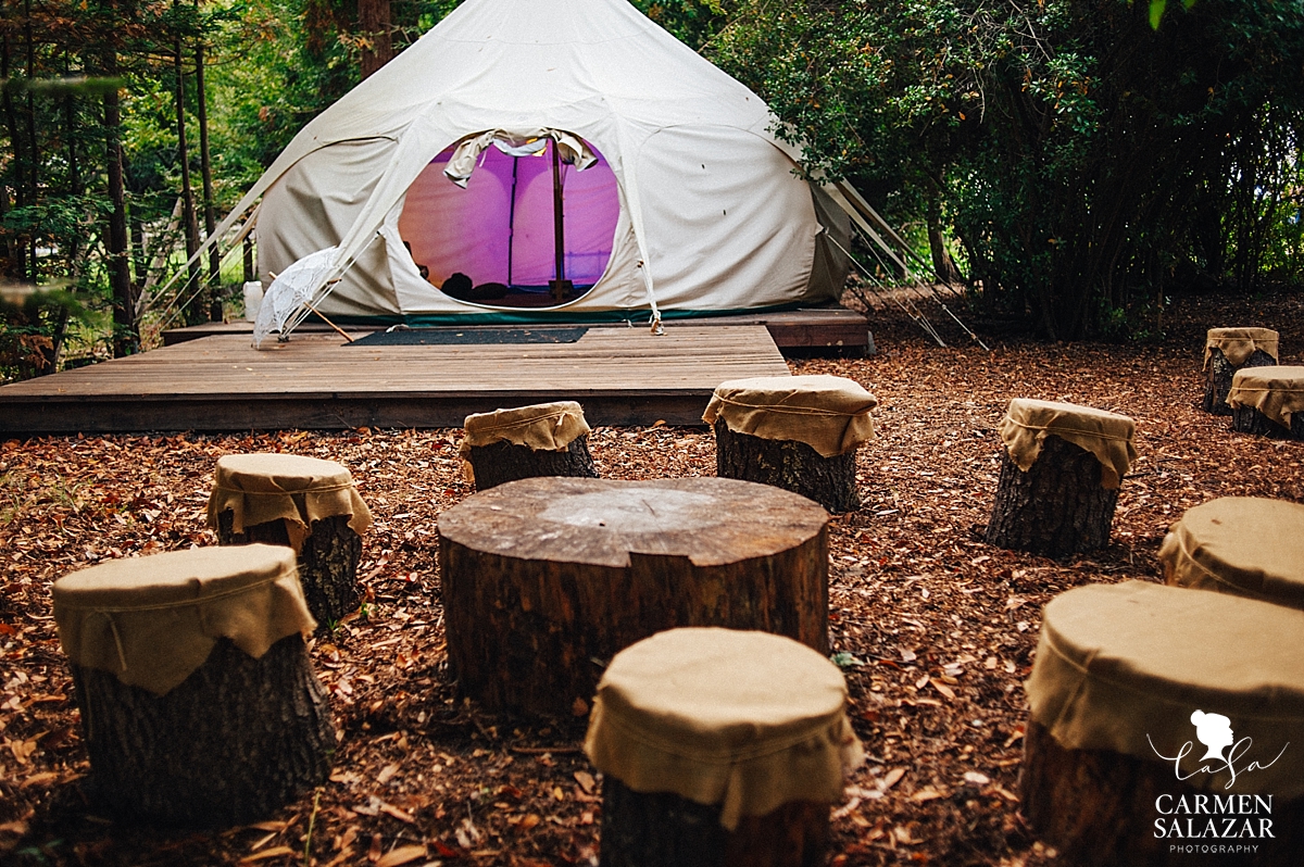 Canvas wedding lounge tent in the woods - Carmen Salazar