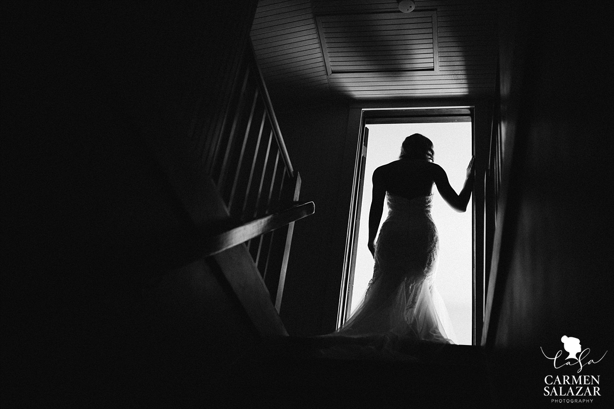 Dark and moody bridal wedding photography - Carmen Salazar