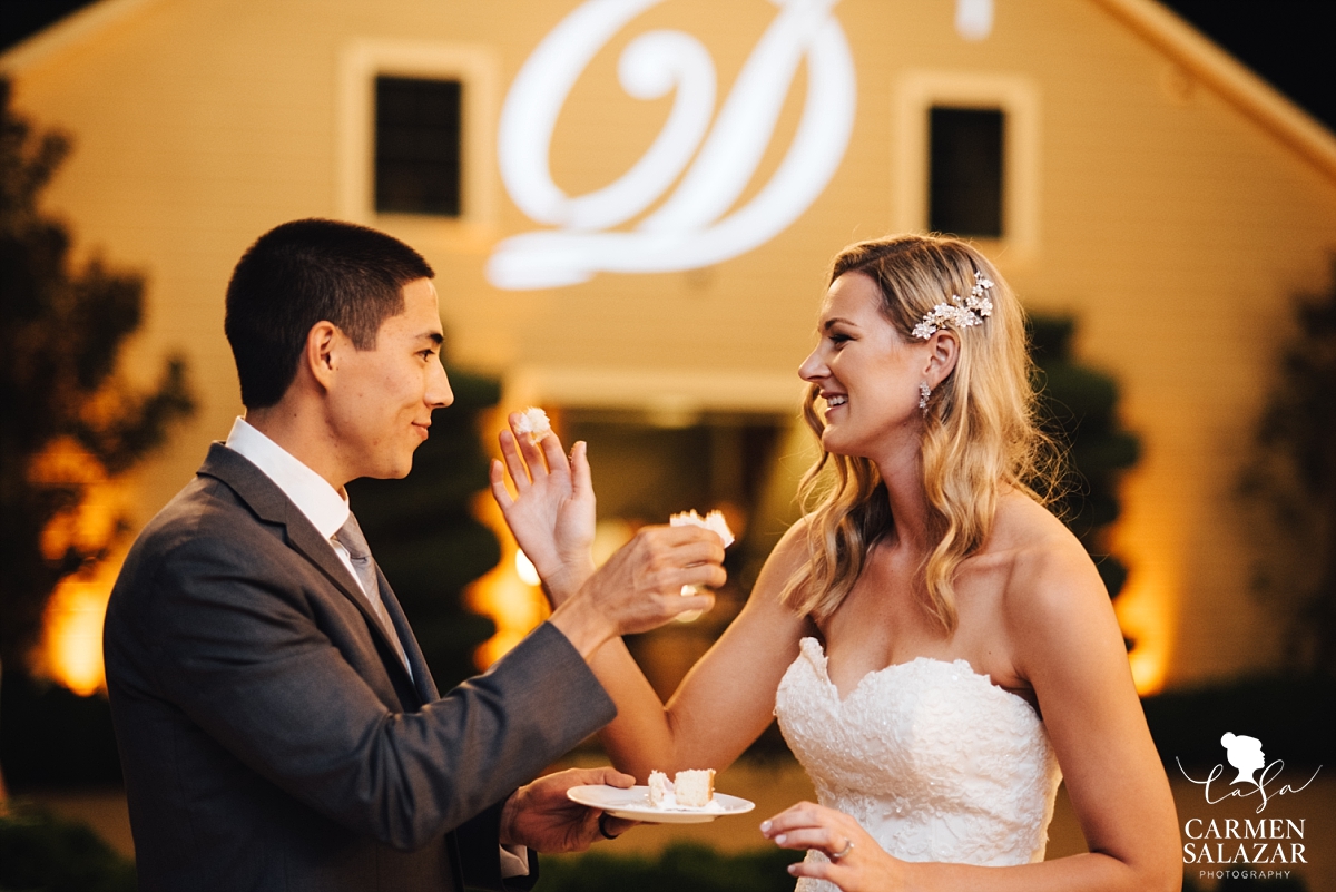 Scribner Bend wedding cake cutting - Carmen Salazar