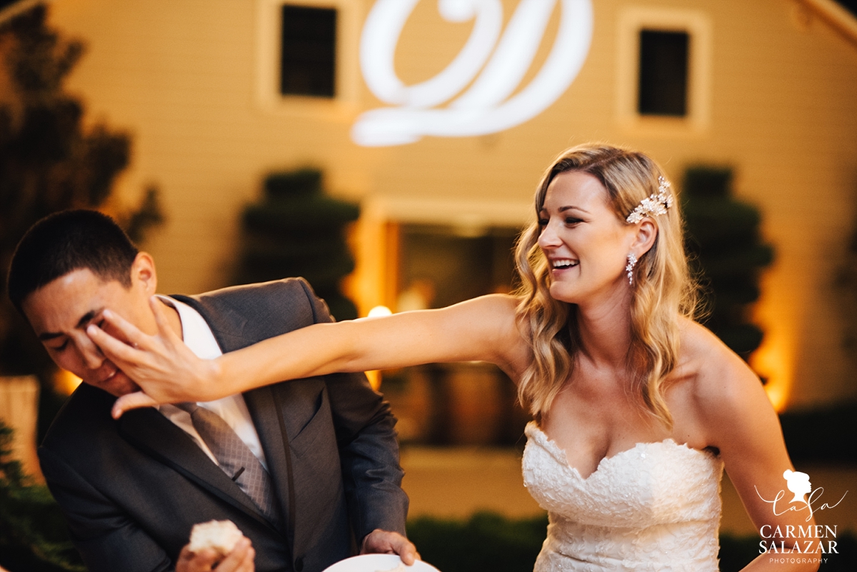 Silly bride and groom cake cutting - Carmen Salazar