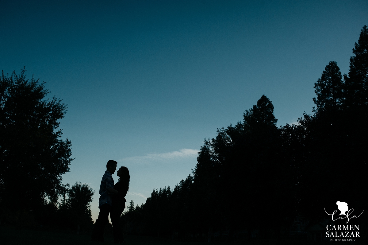 Dramatic landscape engagement photography - Carmen Salazar