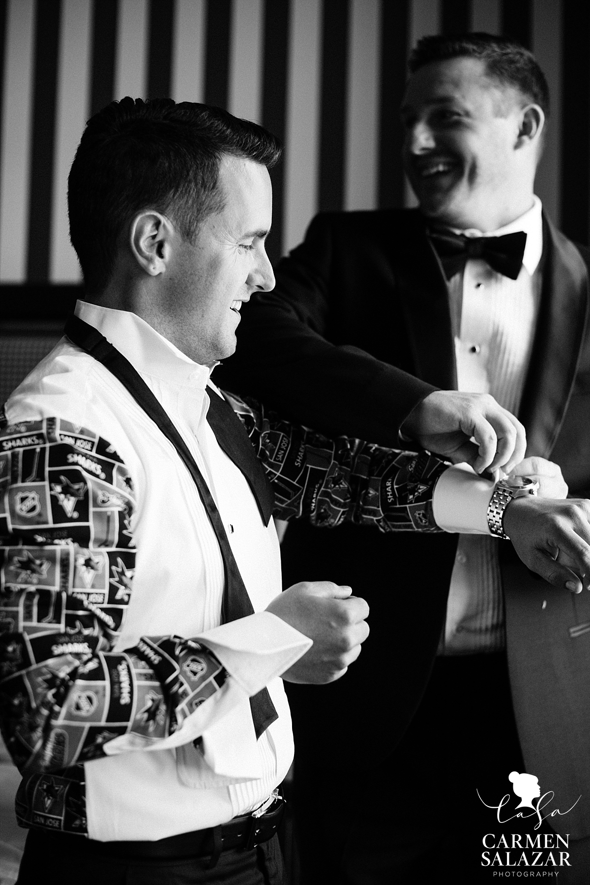 Groom getting ready at the Citizen Hotel - Carmen Salazar