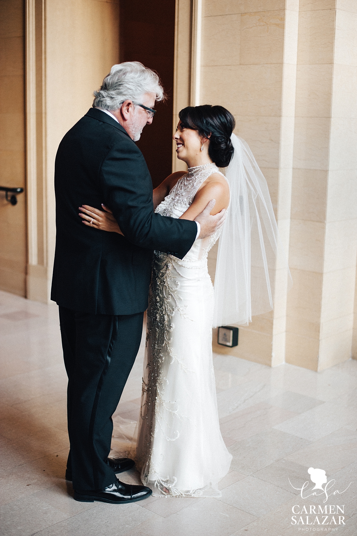 Emotional father sees his daughter before wedding - Carmen Salazar