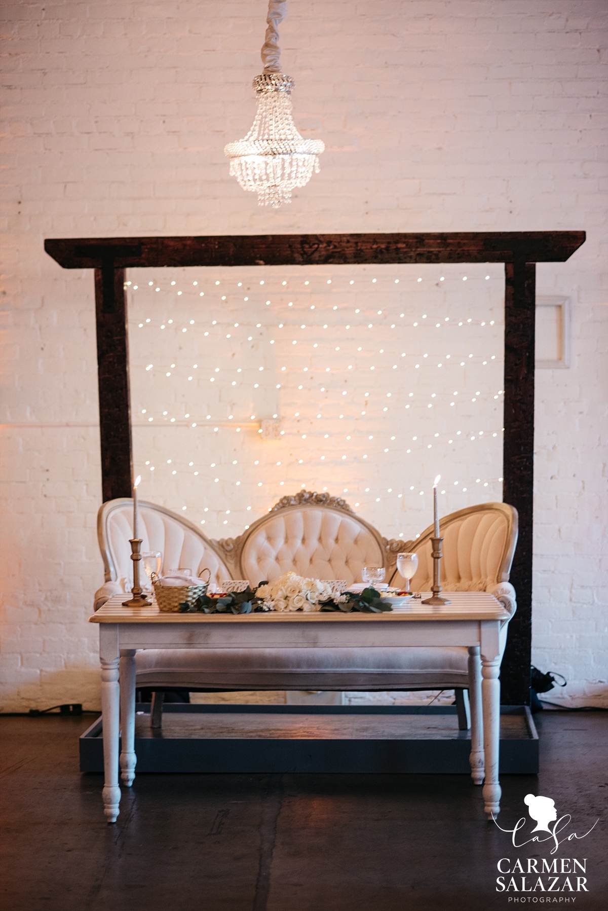 Cute vintage wedding head table design - Carmen Salazar