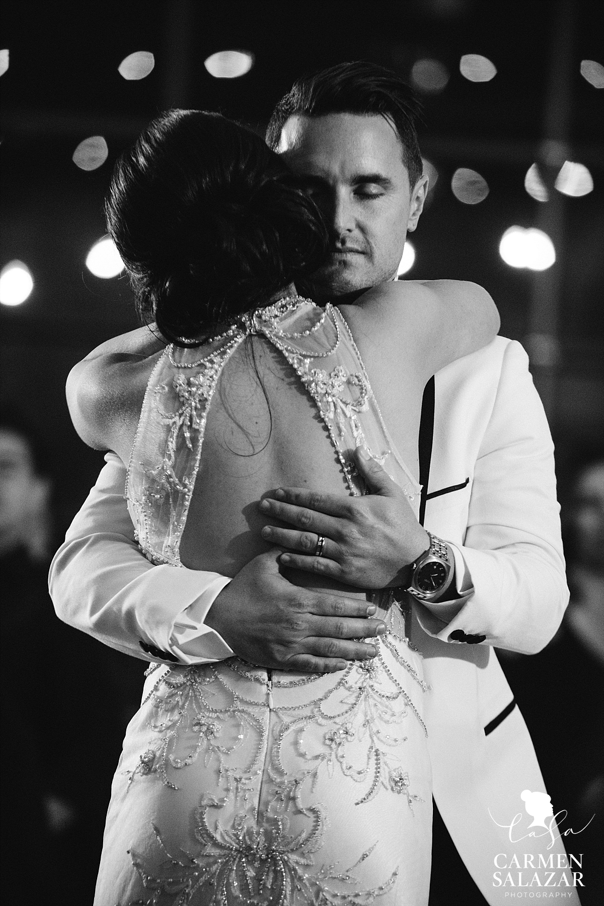 Romantic first dance of vintage bride and groom - Carmen Salazar