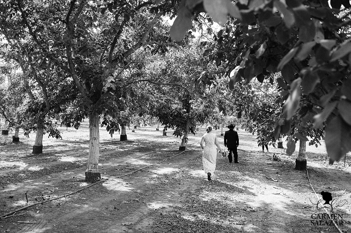 Gorgeous first look at fall Winters wedding - Carmen Salazar