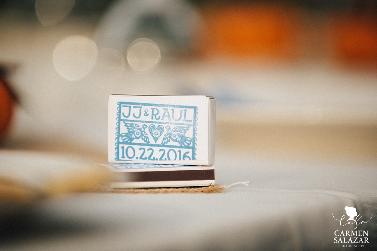 DIY stamped wedding matchbox favors - Carmen Salazar