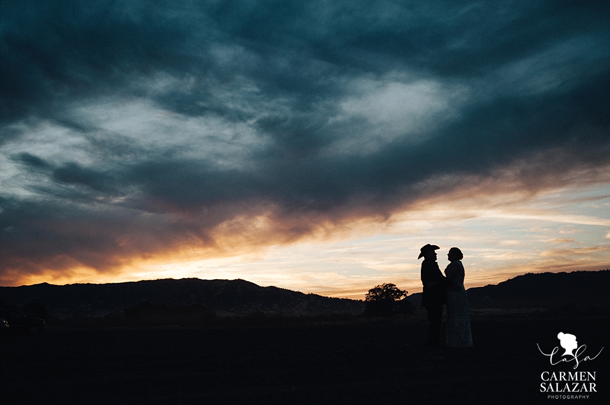 Berryessa Gap sunset wedding photography - Carmen Salazar