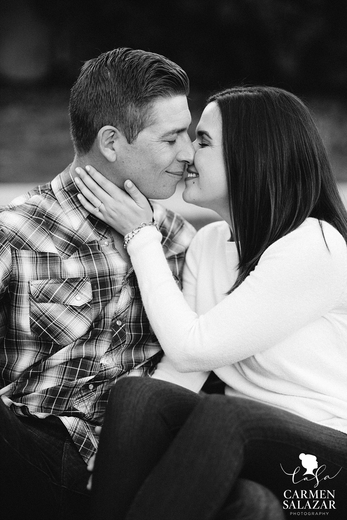 Romantic black and white engagement photography - Carmen Salazar