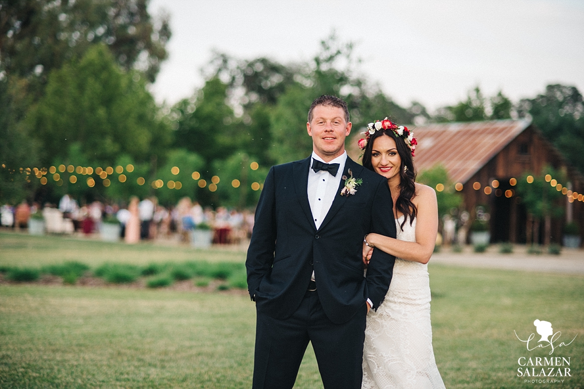 Field and Pond bohemian summer wedding - Carmen Salazar