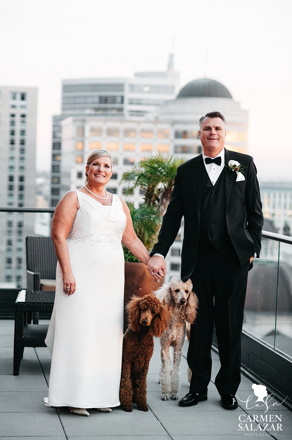 Sunset bride and groom photos at the Citizen Hotel - Carmen Salazar