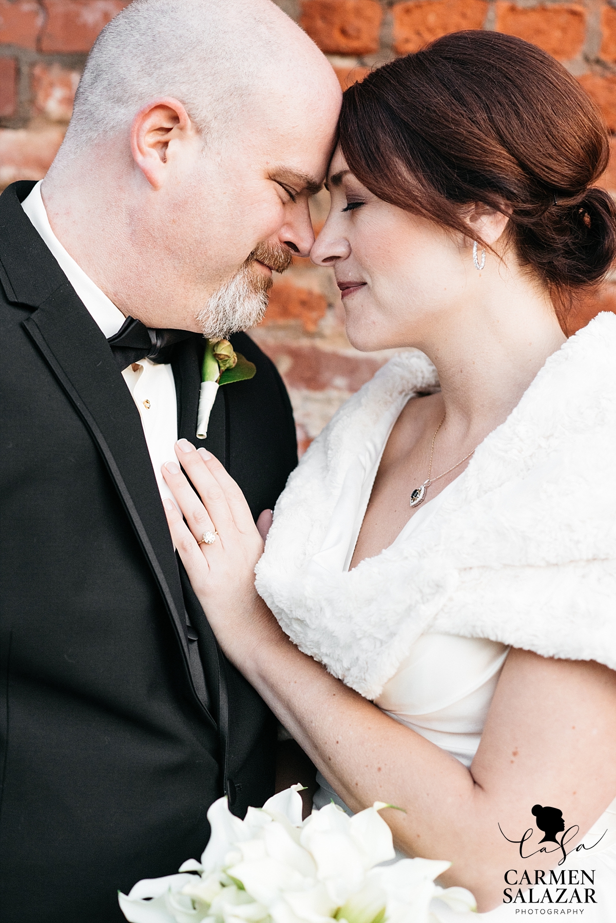 Tender wedding photography in Old Sacramento - Carmen Salazar