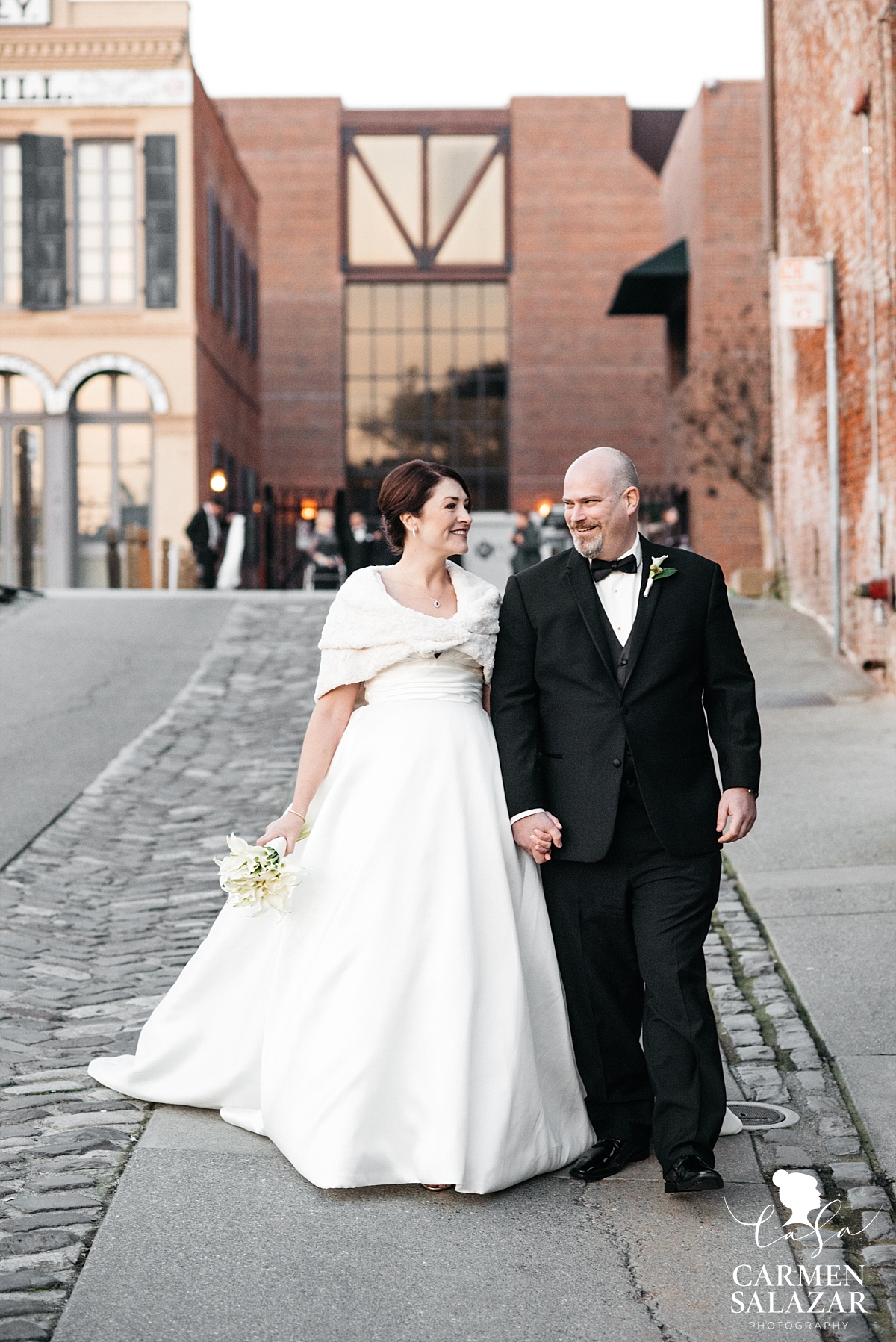 Old Sacramento sunset wedding photography - Carmen Salazar