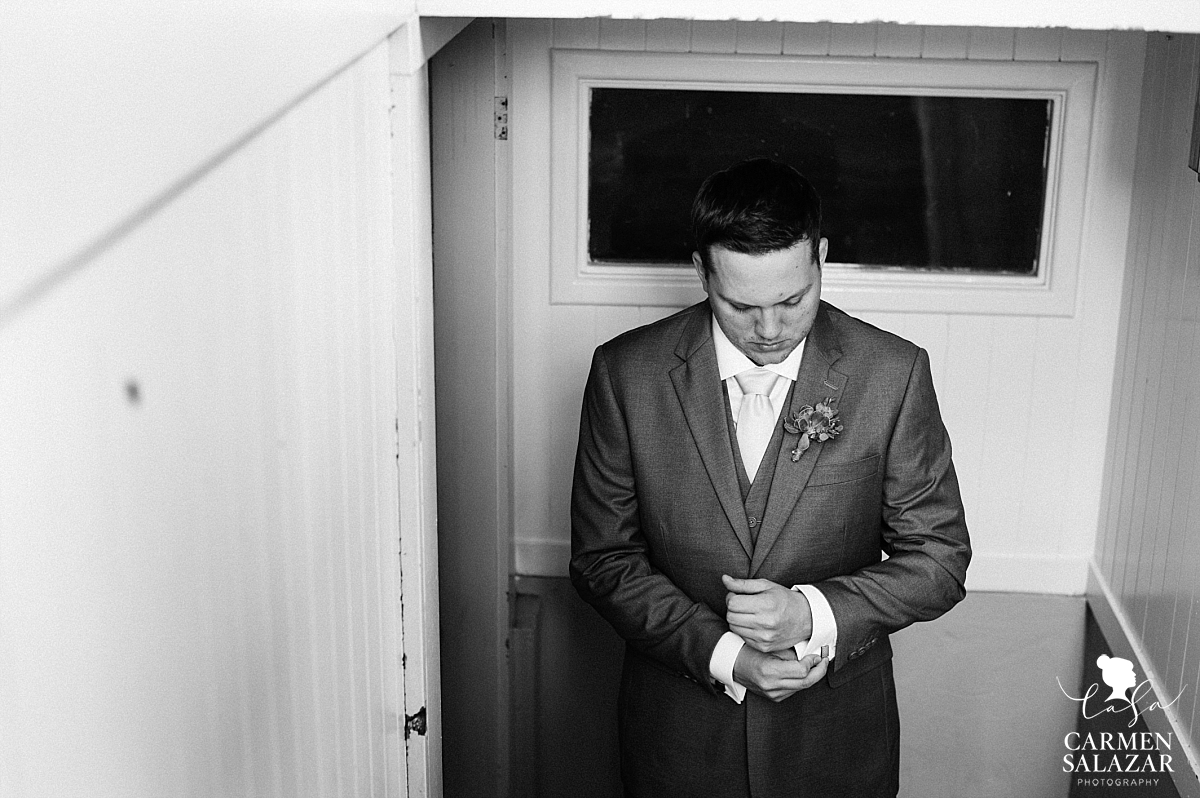 Vizcaya groom getting ready - Carmen Salazar