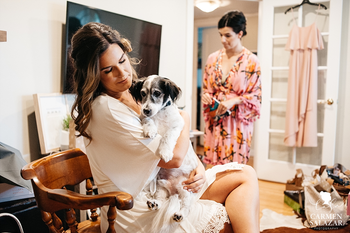 Bride getting ready with her dog - Carmen Salazar 