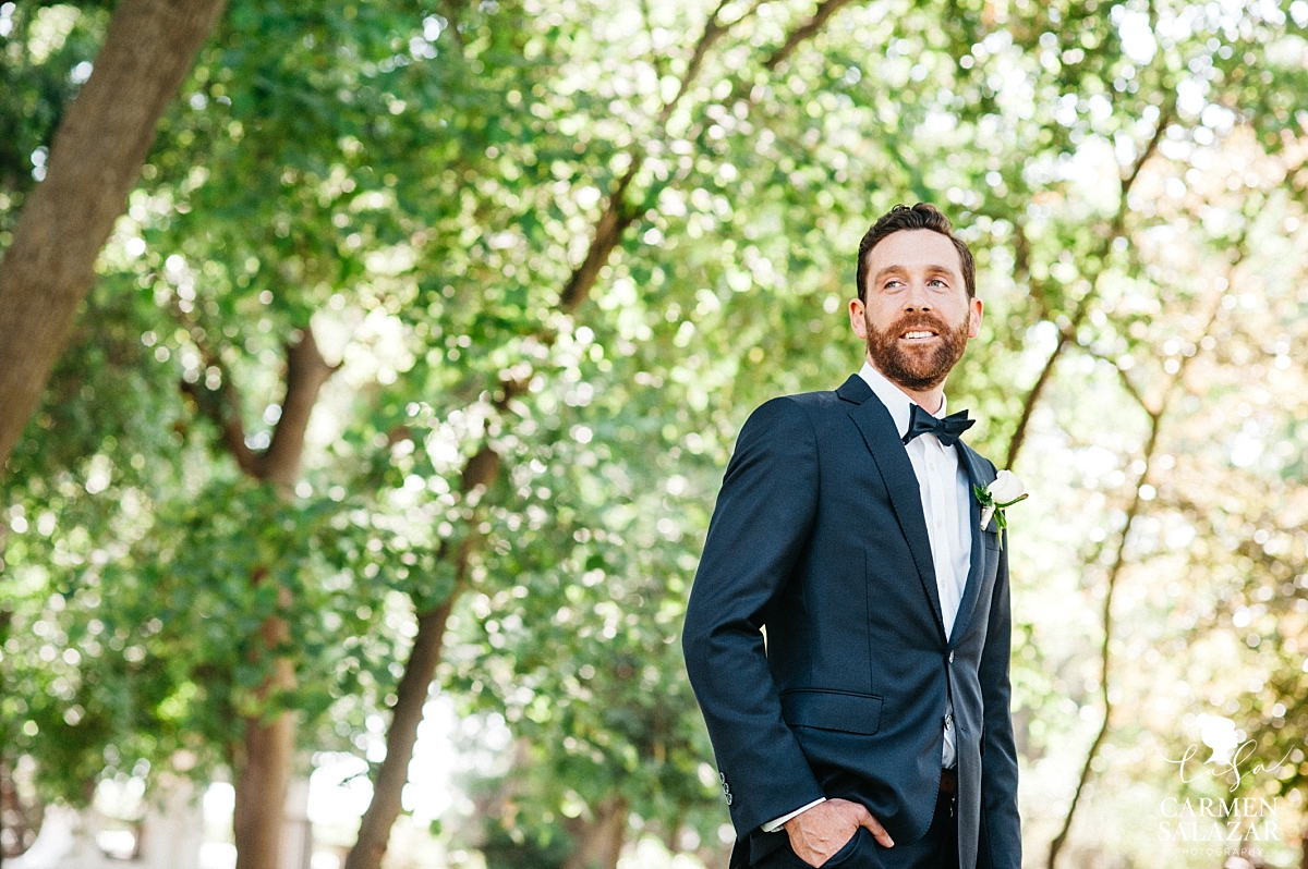 Natural light groom portraits - Carmen Salazar