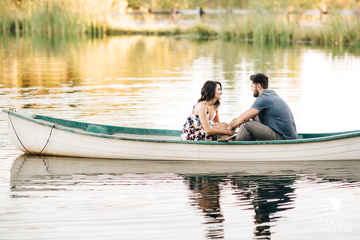 Romantic canoe engagement session - Carmen Salazar
