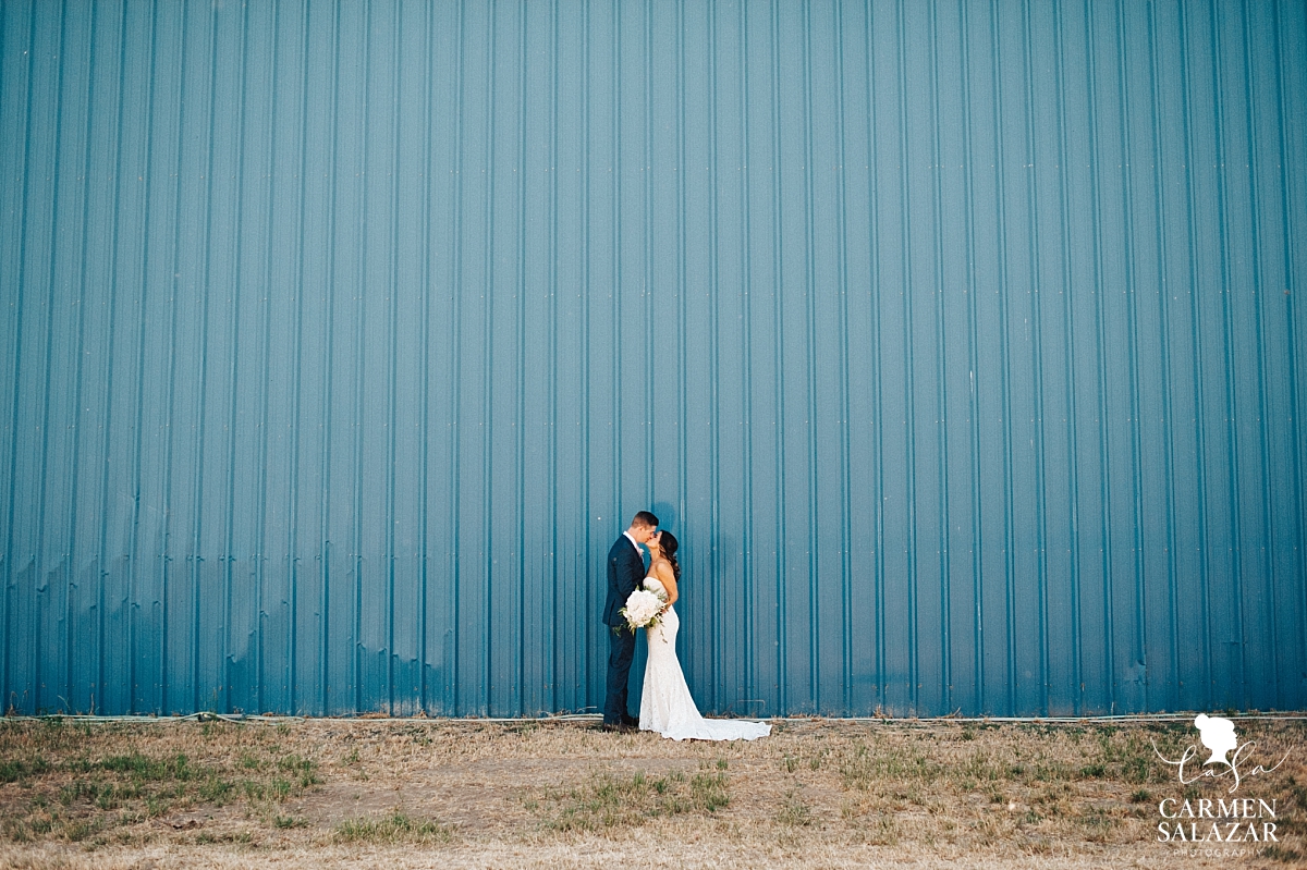 Wedding first look kiss - Carmen Salazar 