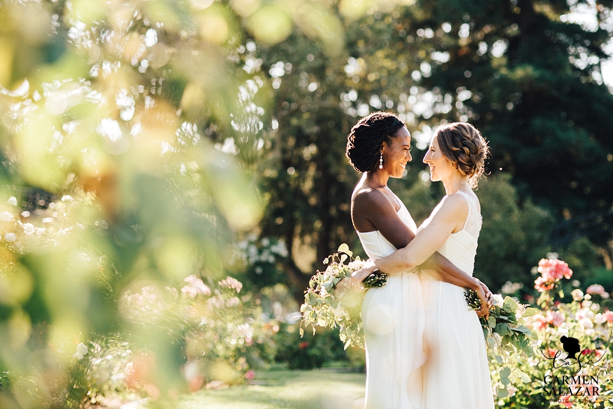 Bright and joyful same-sex wedding photography - Carmen Salazar