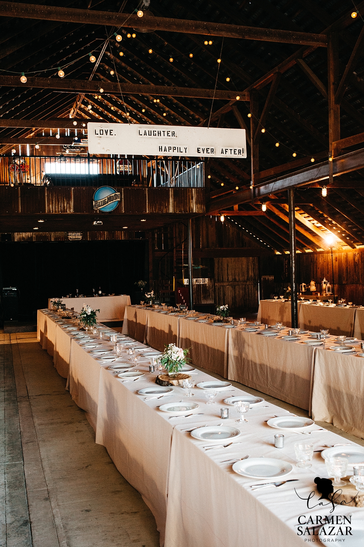 Rustic barn wedding decorations - Carmen Salazar 