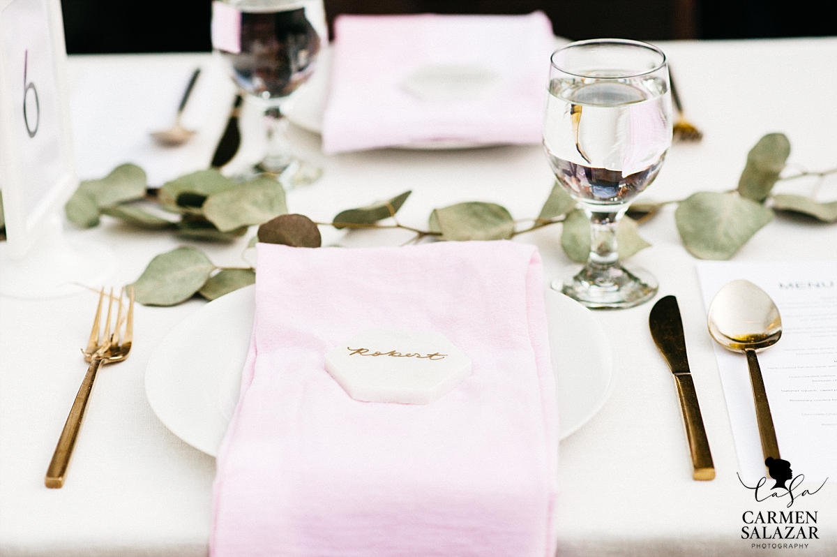 Modern and elegant wedding reception details - Carmen Salazar