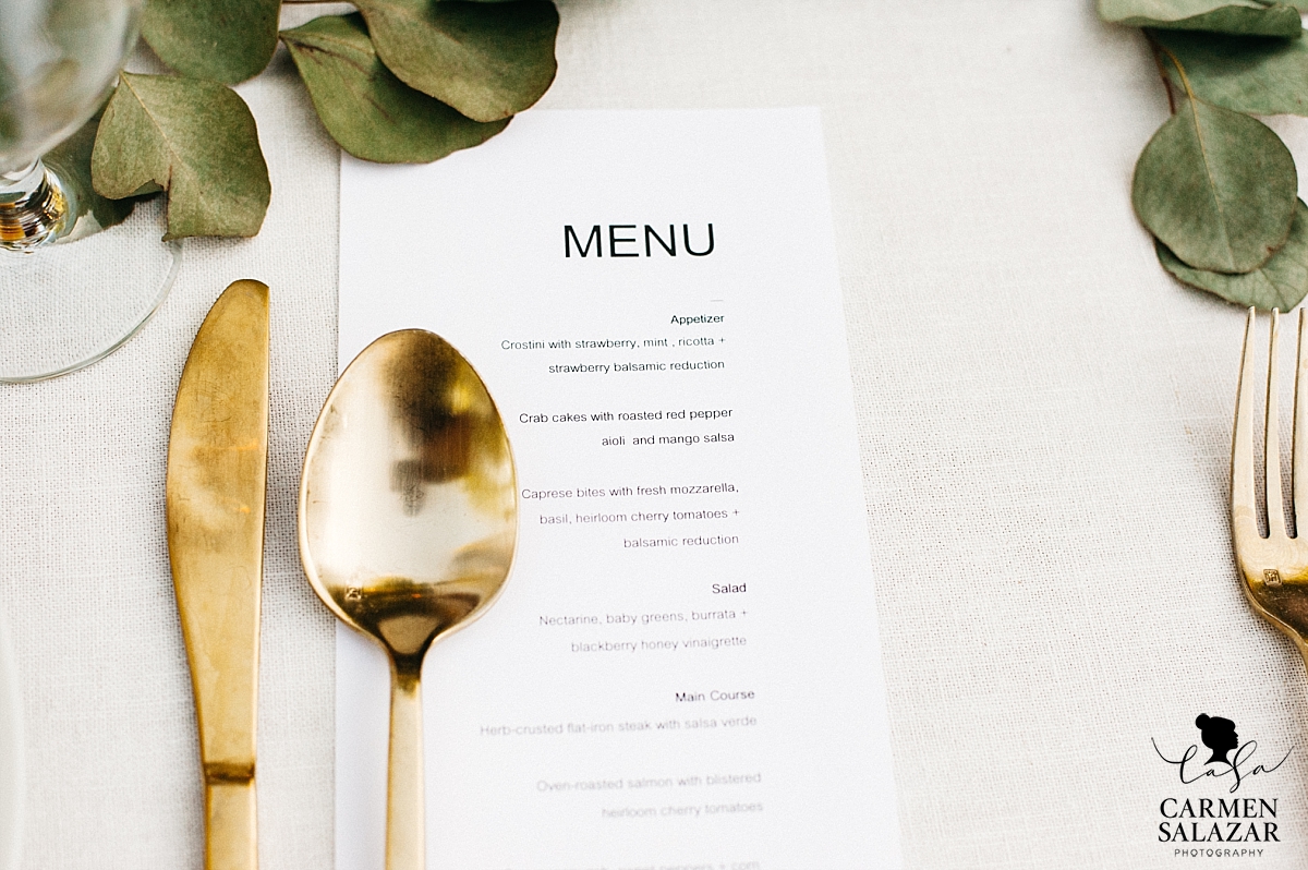 Modern and gold wedding menu details - Carmen Salazar