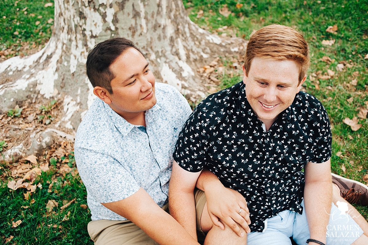 Same sex picnic engagement session - Carmen Salazar