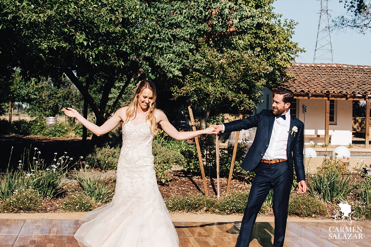 Fun bride and groom first dance - Carmen Salazar