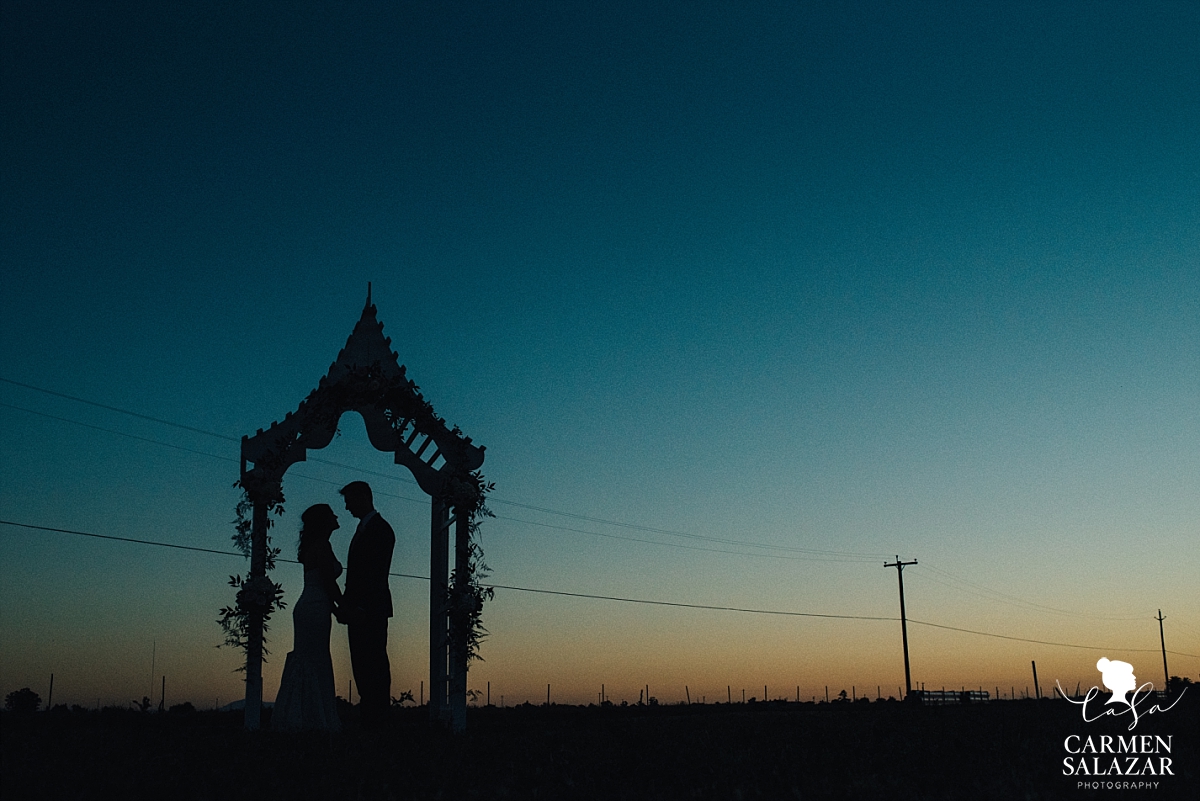 Thai sunset wedding portraits - Carmen Salazar 