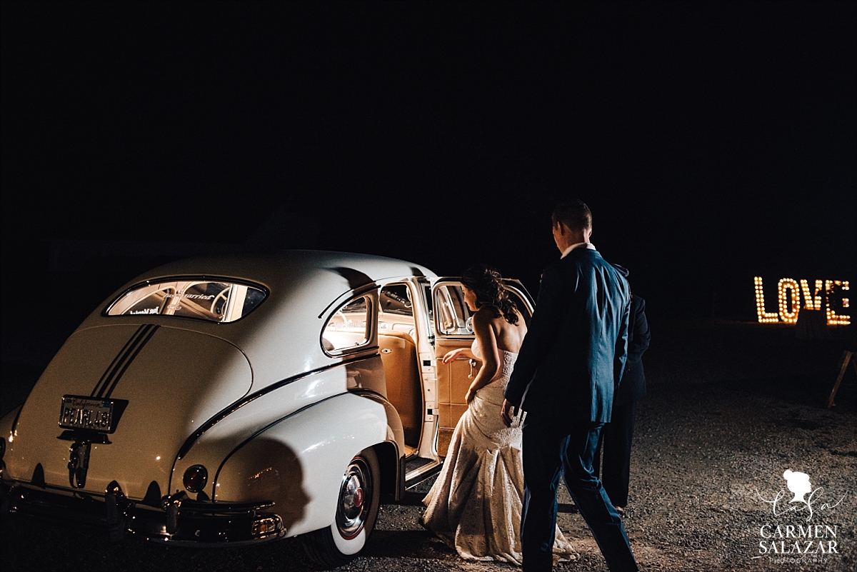 Vintage wedding car grand exit - Carmen Salazar 