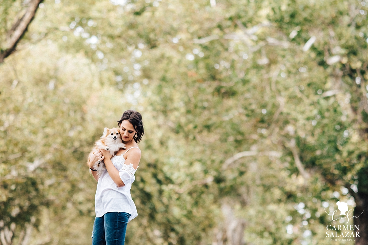 Lifestyle portrait session with puppy - Carmen Salazar