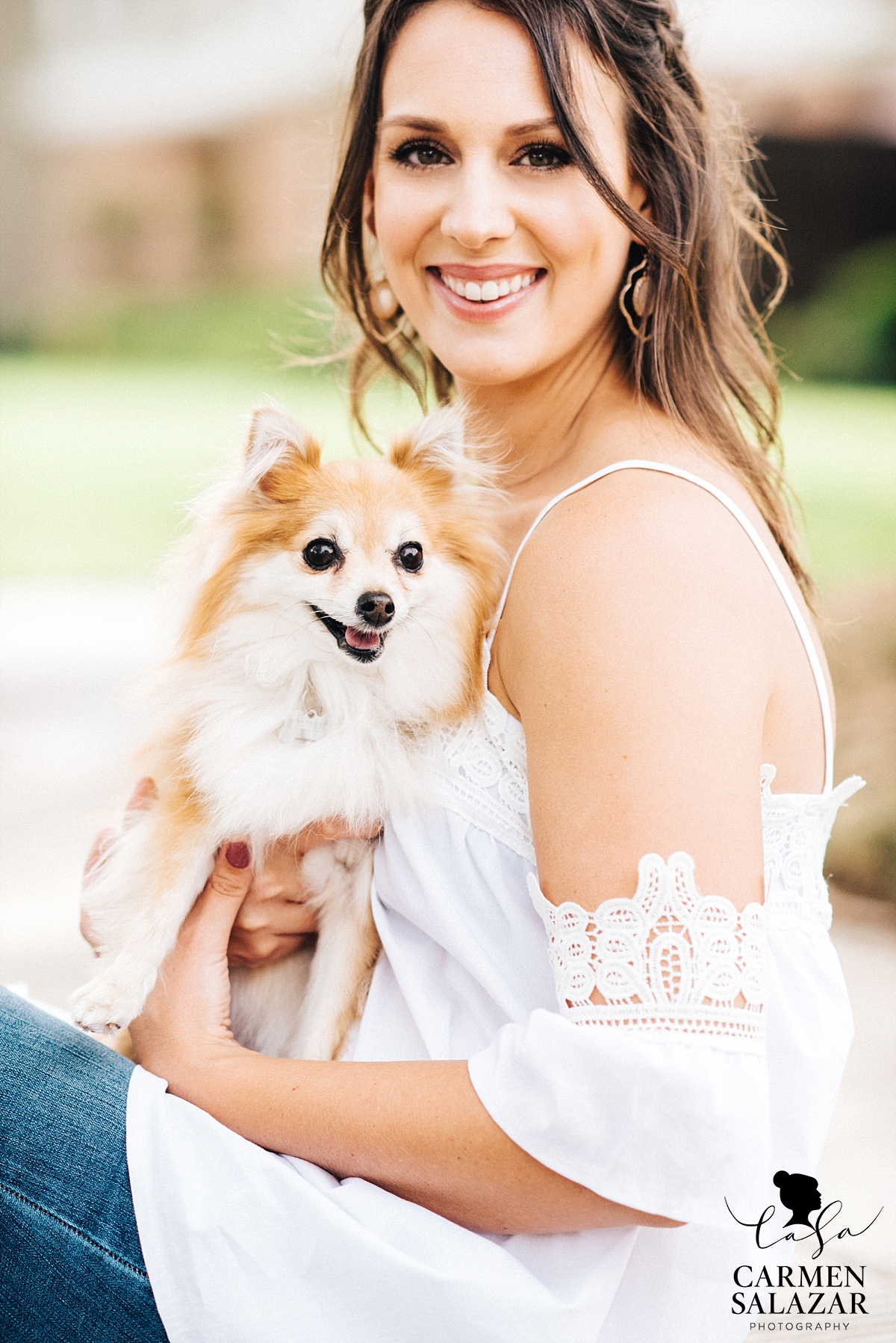 Lifestyle portrait session with Pomeranian - Carmen Salazar